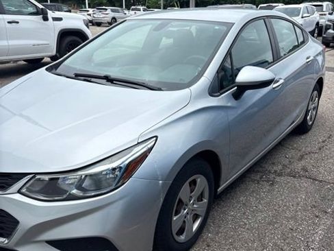 Used 2017 Chevrolet Cruze LS FWD image 1