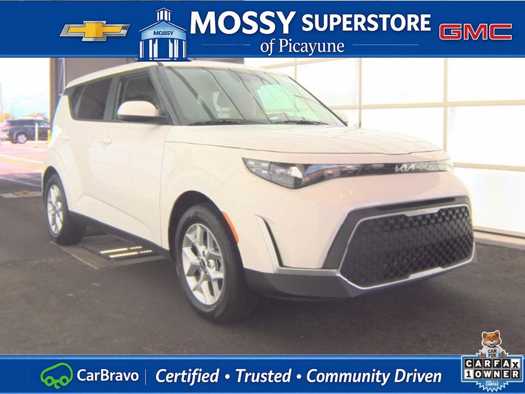 Used 2025 Kia Soul LX w/ LX Technology Package FWD image 4