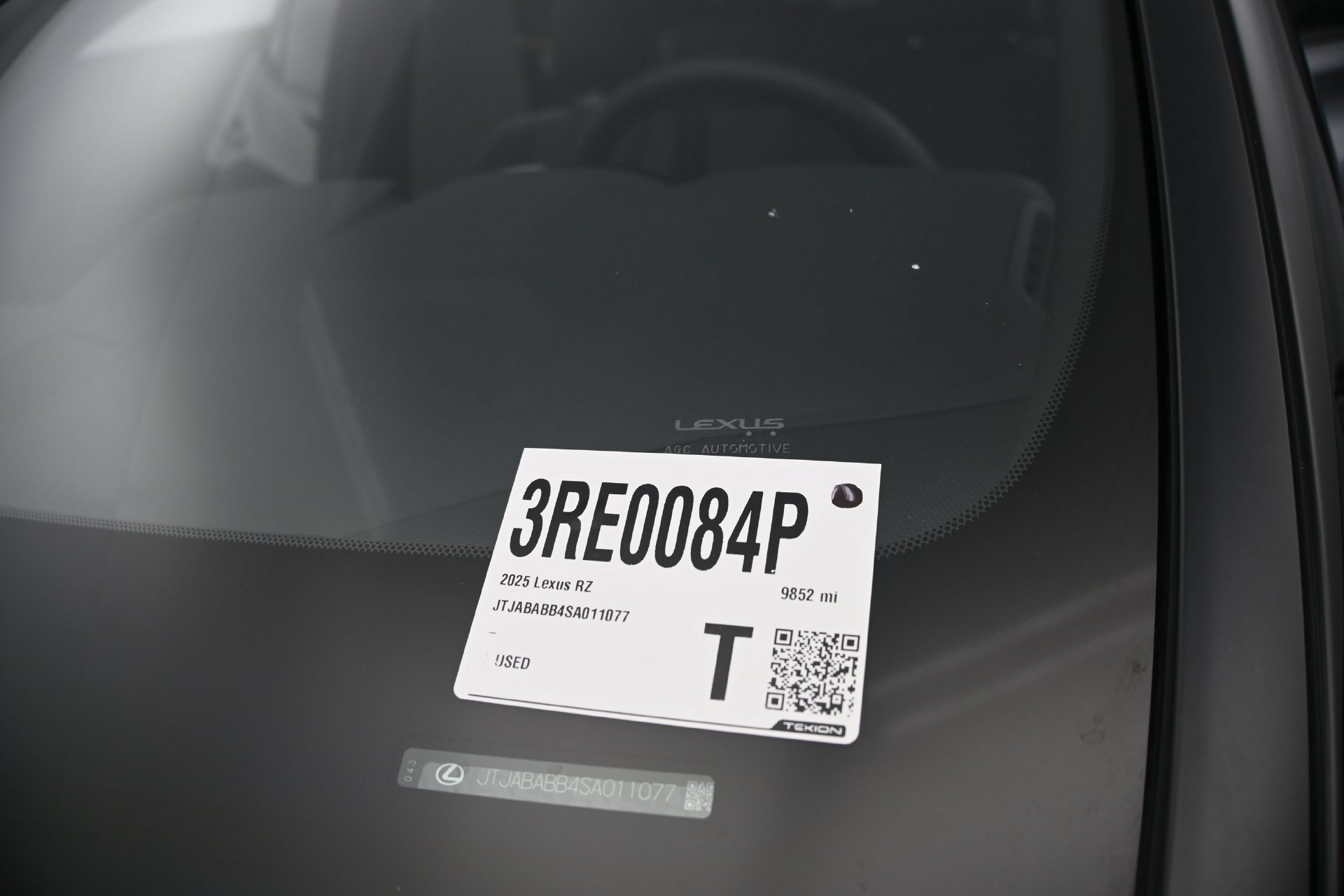 Used 2025 Lexus RZ 300e w/ Accessory Package (2T) FWD image 28