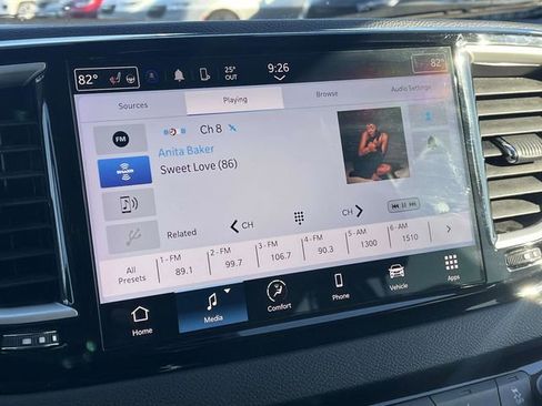 Used 2024 Chrysler Pacifica Touring-L image 27