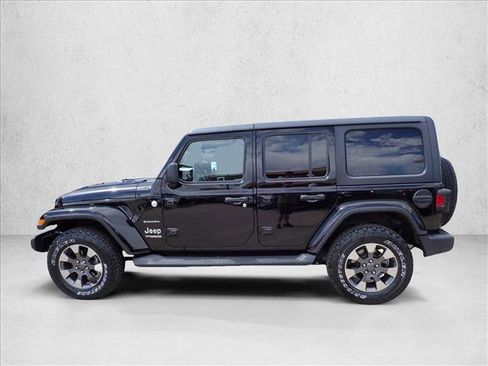 Used 2018 Jeep Wrangler Unlimited Sahara AWD/4WD image 2