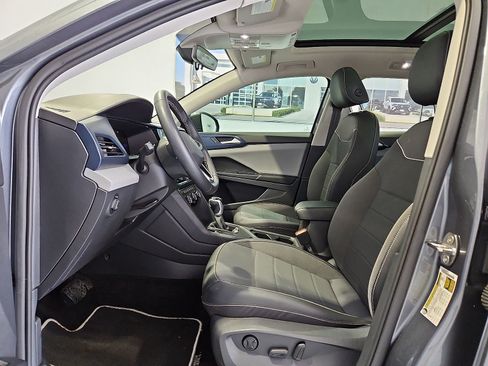 Certified 2023 Volkswagen Taos SE w/ Panoramic Sunroof Package FWD image 16