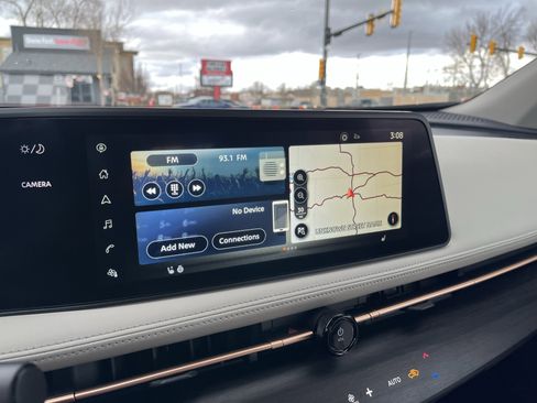 Certified 2025 Nissan Ariya ENGAGE image 24