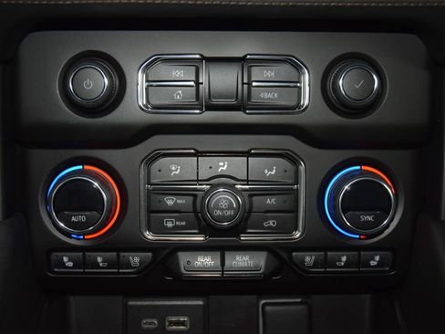 Used 2023 Chevrolet Tahoe High Country AWD/4WD image 33
