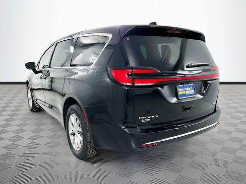 New 2026 Chrysler Pacifica Select AWD/4WD image 21