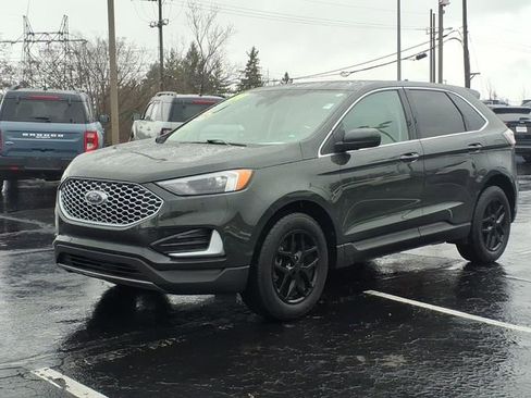 Used 2024 Ford Edge SEL image 3