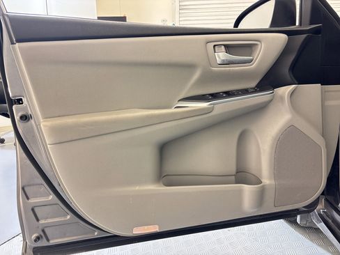 Used 2016 Toyota Camry SE FWD image 14