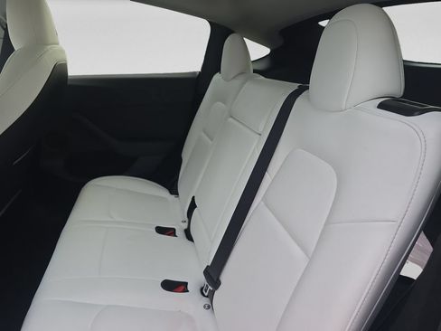 Used 2024 Tesla Model Y Long Range RWD image 26