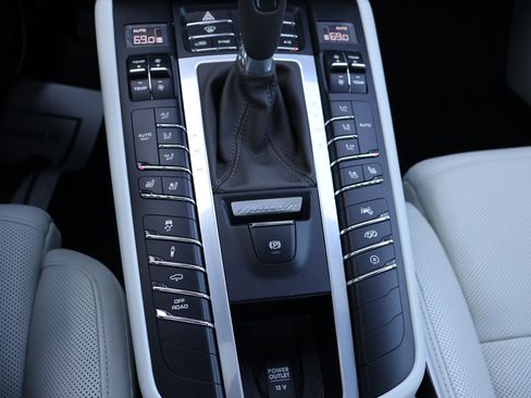 Used 2021 Porsche Macan GTS AWD/4WD image 42