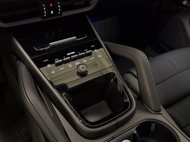 Certified 2026 Porsche Cayenne AWD/4WD image 20