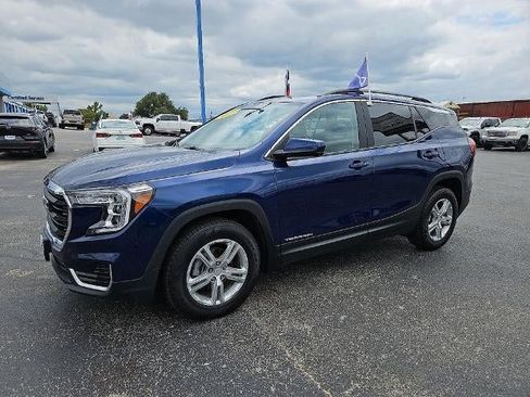 Used 2022 GMC Terrain SLE w/ Driver Convenience Package AWD/4WD image 2