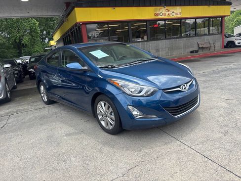 Used 2016 Hyundai Elantra SE w/ Option Group 02 FWD image 2