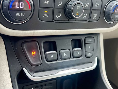Used 2020 GMC Terrain Denali w/ Denali Premium Package FWD image 17