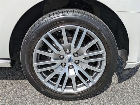 Certified 2022 Ford Expedition Platinum image 11