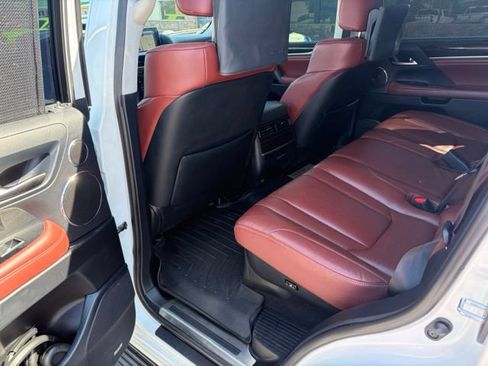 Used 2019 Lexus LX 570 4WD w/ Luxury Package image 32