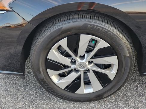 Used 2025 Nissan Altima 2.5 S image 8