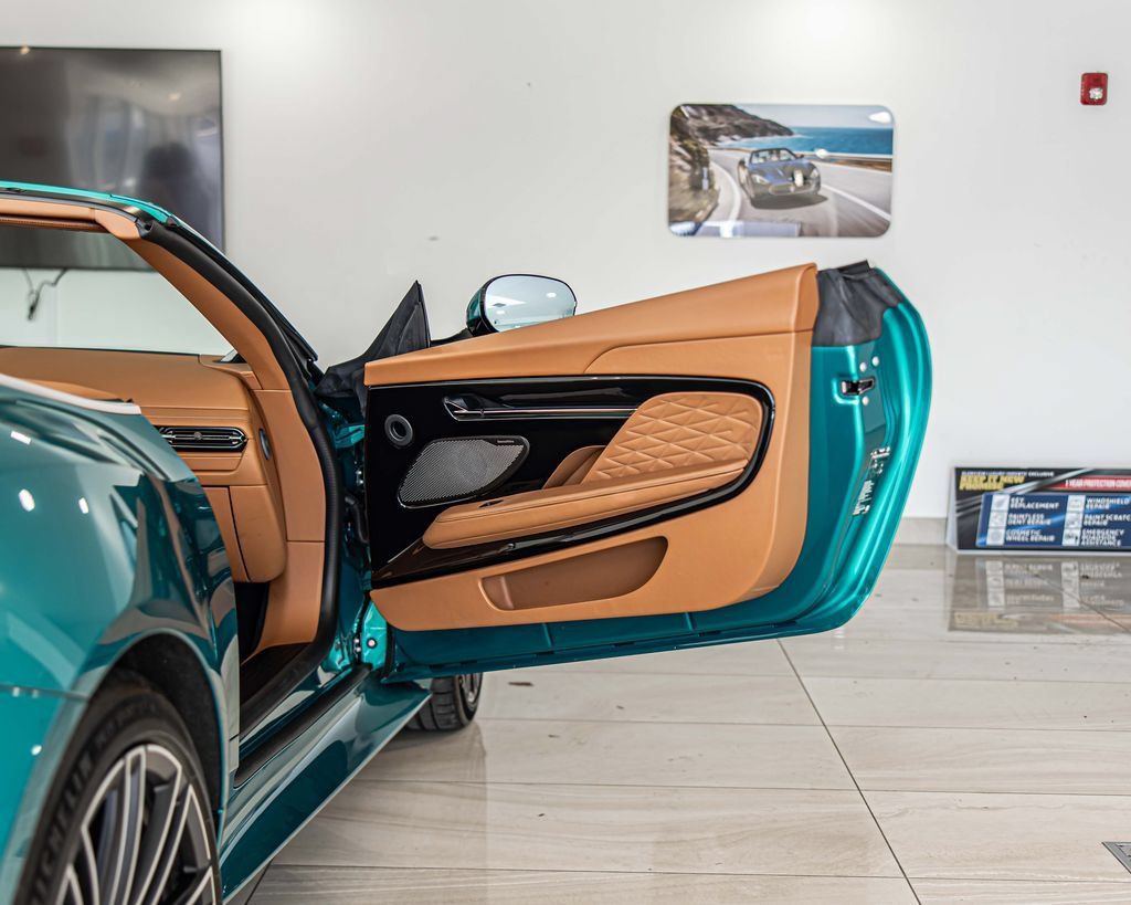 Used 2025 Aston Martin DB12 Convertible RWD image 32