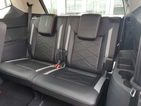 Used 2025 Volkswagen Atlas Peak Edition SE AWD/4WD image 19