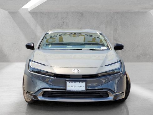 Used 2024 Toyota Prius XLE FWD image 2