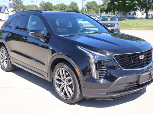 Used 2023 Cadillac XT4 Sport AWD/4WD image 3