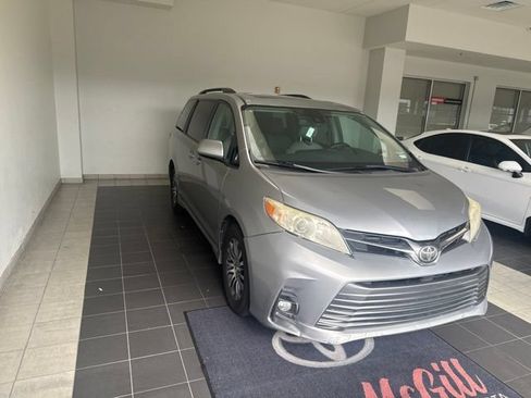 Used 2018 Toyota Sienna XLE FWD image 5
