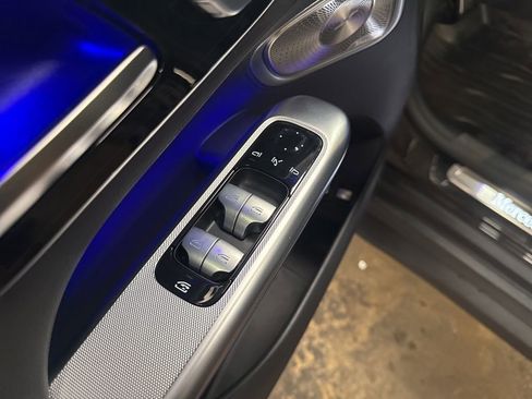 Used 2025 Mercedes-Benz GLC 350e GLC 350e image 11