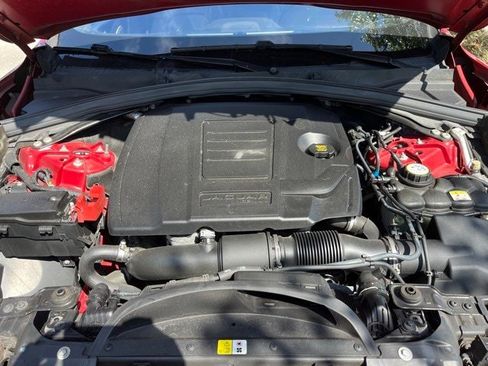 Used 2019 Jaguar F-PACE Premium image 5