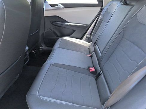 Used 2025 Volkswagen Taos SE FWD image 27