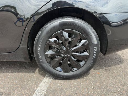 Used 2011 Toyota Camry LE FWD image 7