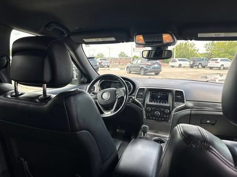 Used 2018 Jeep Grand Cherokee Limited AWD/4WD image 12