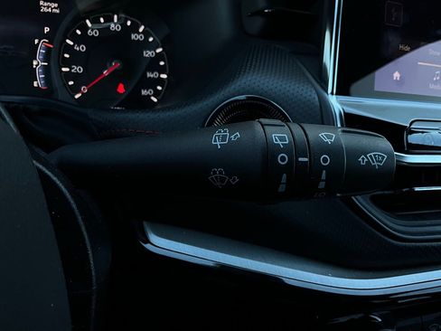 Used 2025 Jeep Compass Trailhawk image 38