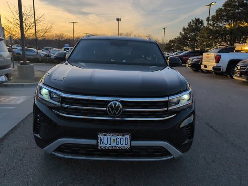 Used 2022 Volkswagen Atlas Cross Sport SE FWD image 2