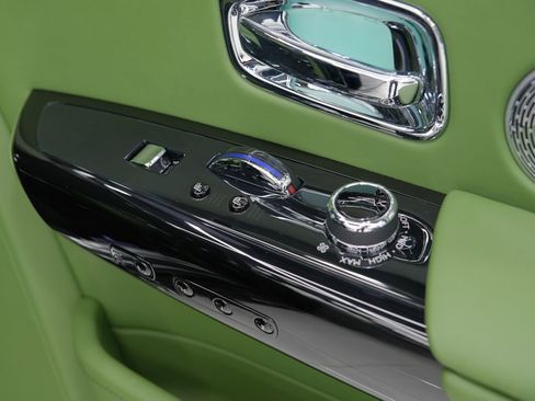 Used 2023 Rolls-Royce Phantom Sedan w/ The Phantom Package RWD image 47