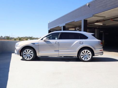 Used 2023 Bentley Bentayga Extended Wheelbase AWD/4WD image 6