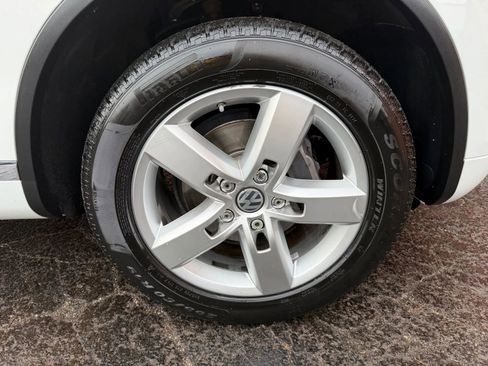 Used 2013 Volkswagen Touareg VR6 image 23