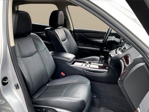 Used 2018 INFINITI Q70 L 3.7 image 23