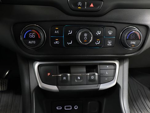 Used 2022 GMC Terrain SLE w/ Driver Convenience Package AWD/4WD image 7
