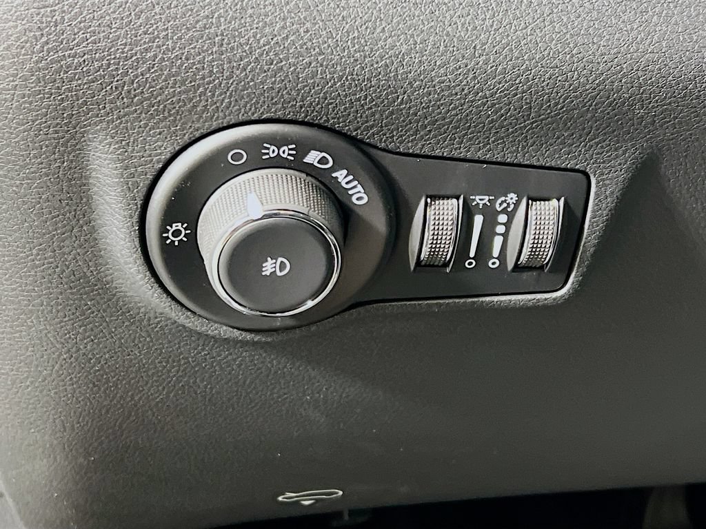 New 2026 Jeep Compass Latitude AWD/4WD image 10