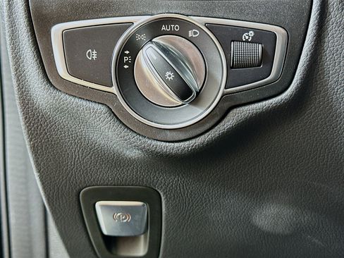 Used 2022 Mercedes-Benz GLC 300 4MATIC w/ Premium Package Lite image 17