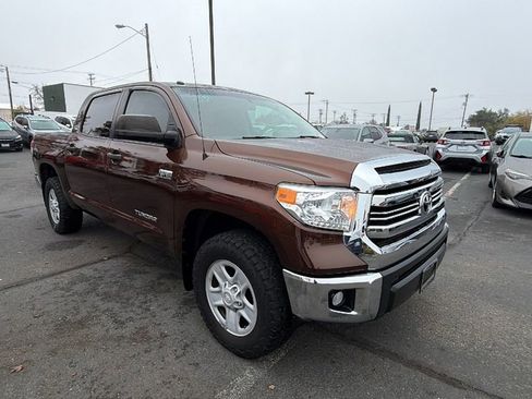 Used 2017 Toyota Tundra SR5 image 2