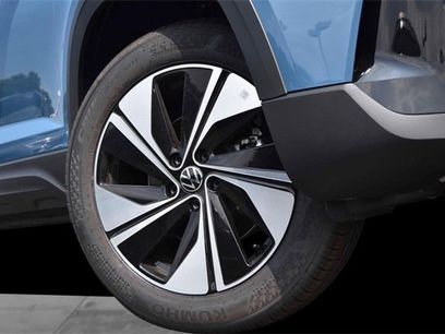 New 2025 Volkswagen Taos SE