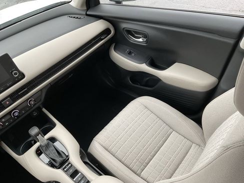 Used 2025 Honda HR-V LX image 17