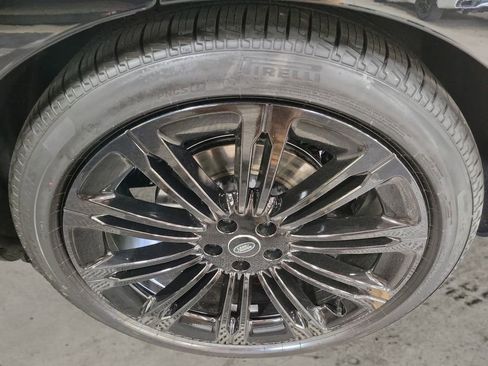 New 2025 Land Rover Range Rover SE image 10