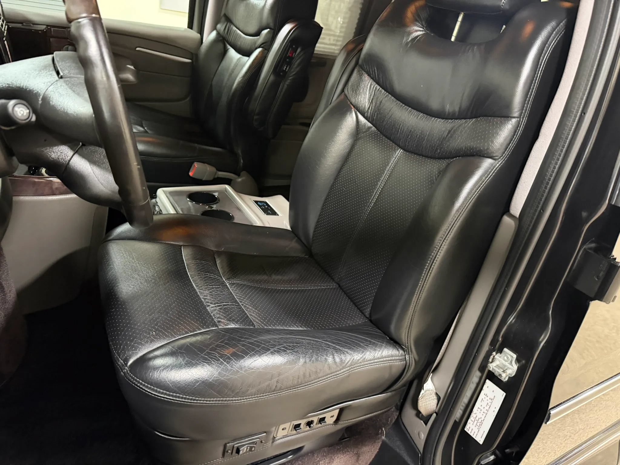 Used 2007 GMC Savana 1500 AWD w/ Preferred Equipment Group image 40