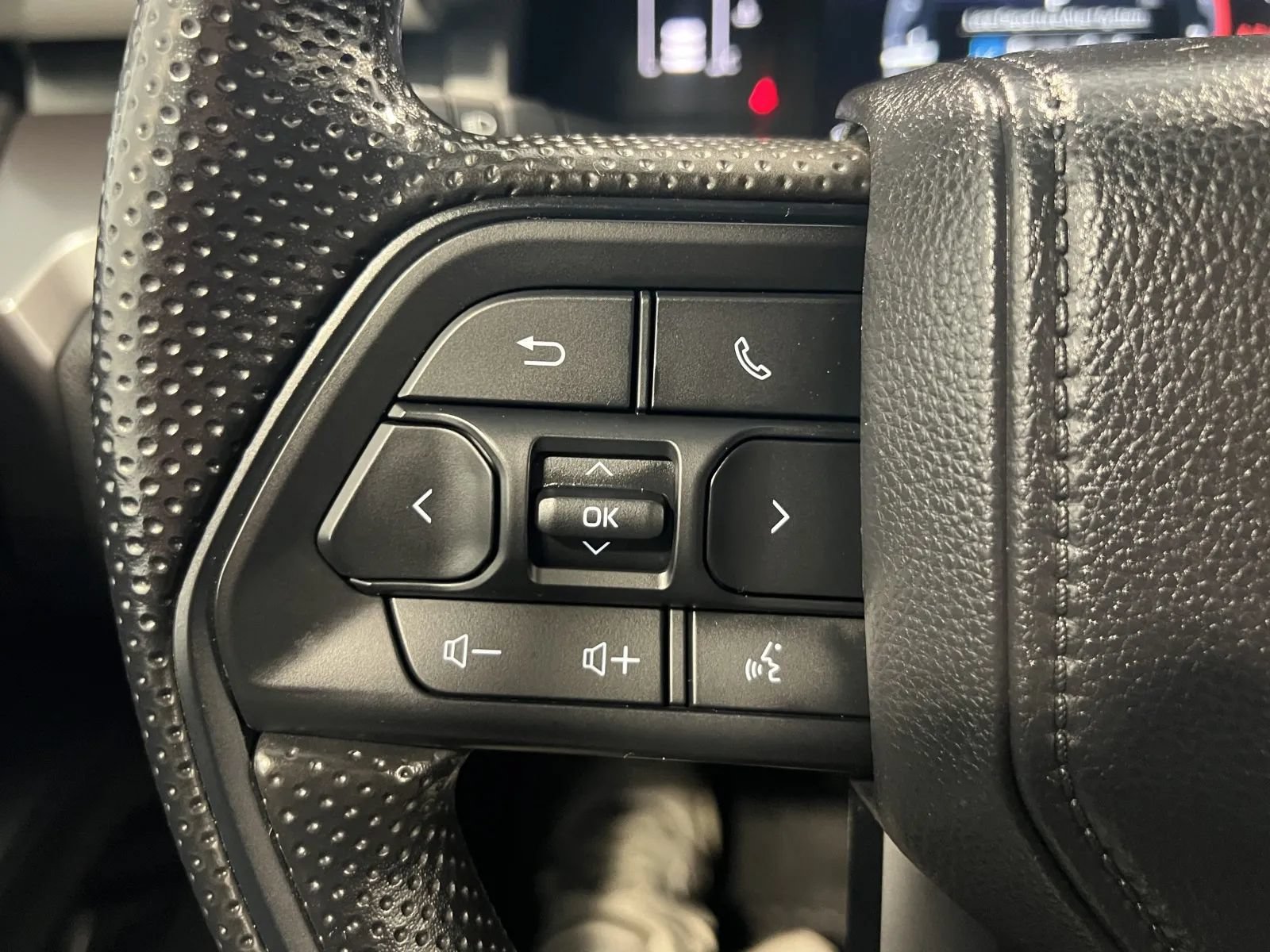 Used 2025 Toyota Tacoma SR5 AWD/4WD image 12