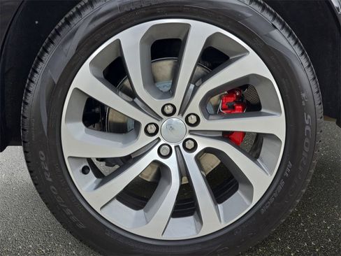 Certified 2025 Land Rover Discovery Sport Dynamic SE image 36