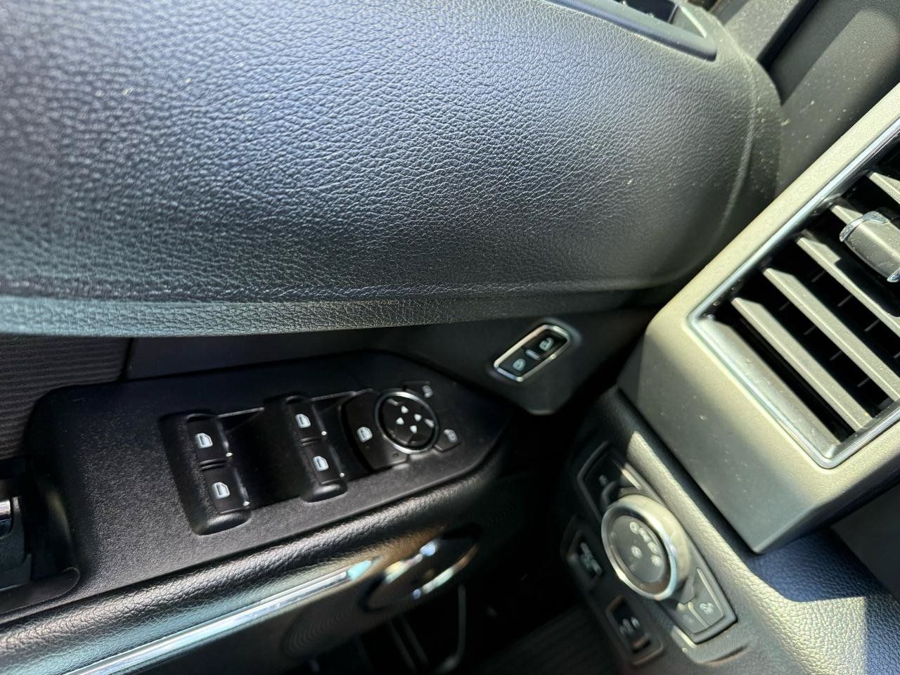 Used 2018 Ford Expedition XLT AWD/4WD image 24