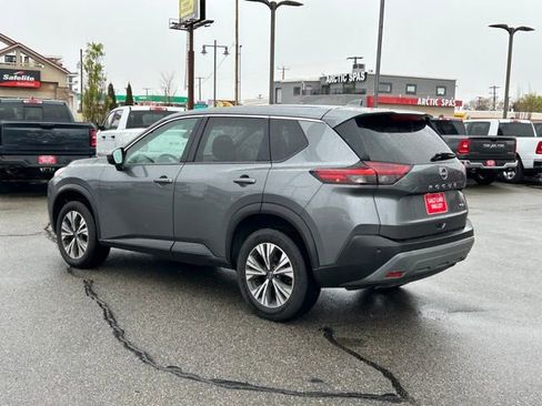 Used 2023 Nissan Rogue SV image 3