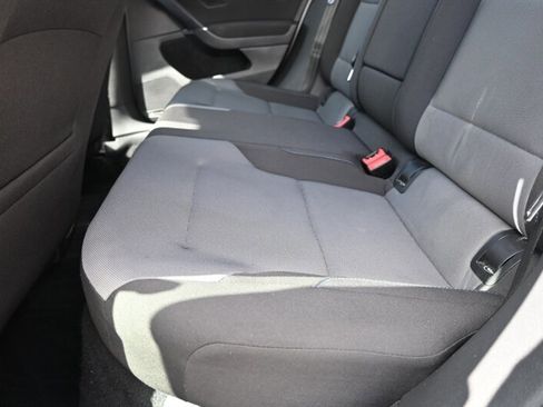 Used 2016 Volkswagen e-Golf SE w/ DC Fast Charging Package image 40