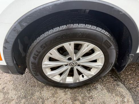 Used 2018 Volkswagen Tiguan SE w/ Panoramic Sunroof Package image 15